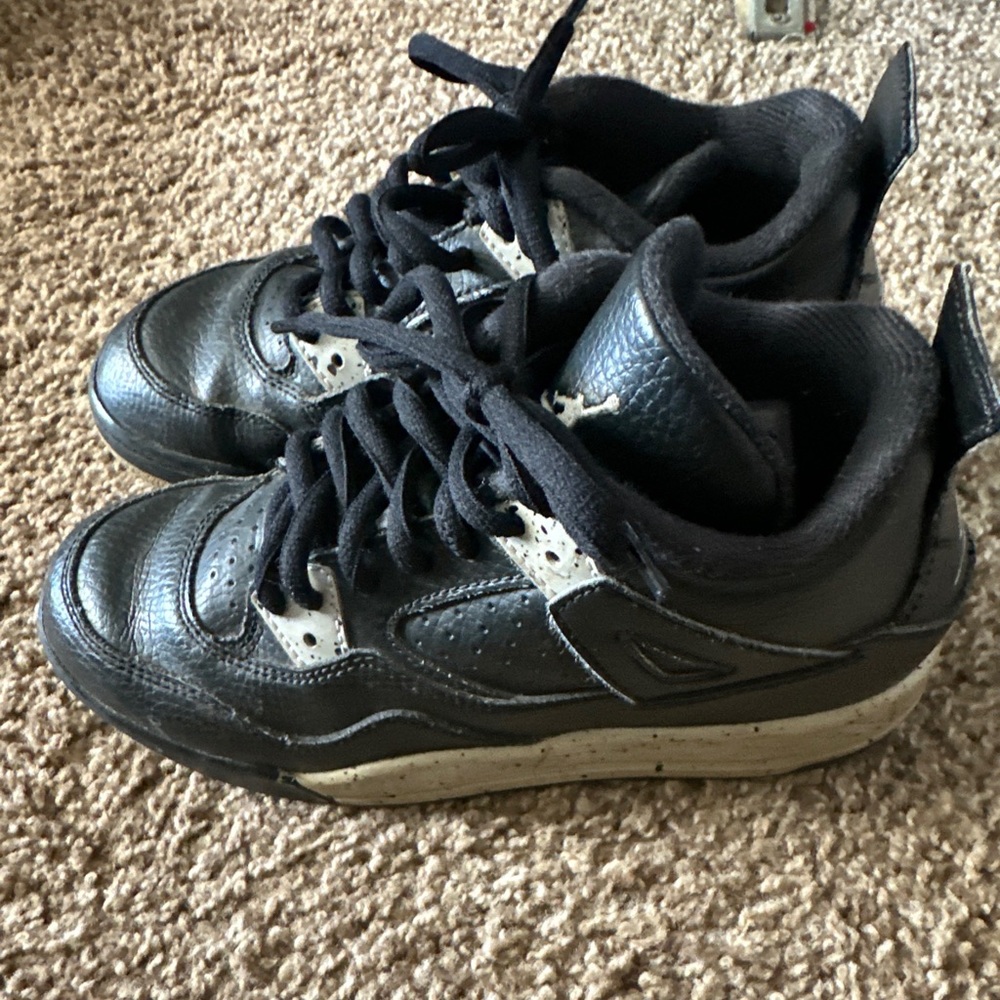Size 1.5 boys retro og Jordan 4 Oreo